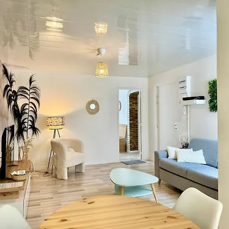Le Vendays Plein De Charme Apartment